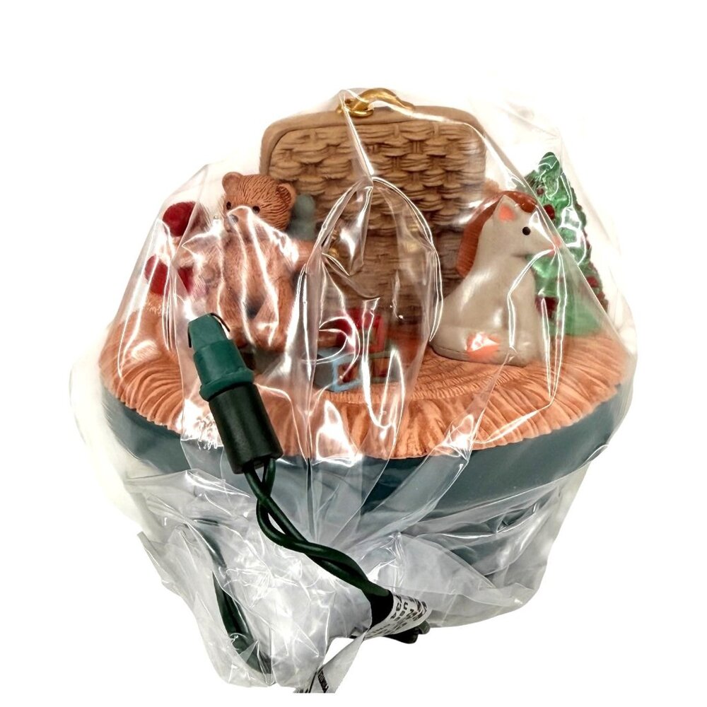 Hallmark Keepsake Ornament Victorian Toy Box Magic Light Motion 1995 Christmas - Picture 9 of 14